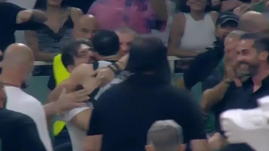  (ΒΙΝΤΕΟ) Η αγκαλιά του Σλούκα με τον Γιαννακόπουλο