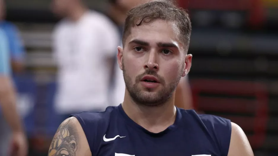 Τολιόπουλος: "Με πιάνει δέος όταν μοιράζομαι το παρκέ με τον κόουτς Σπανούλη"
