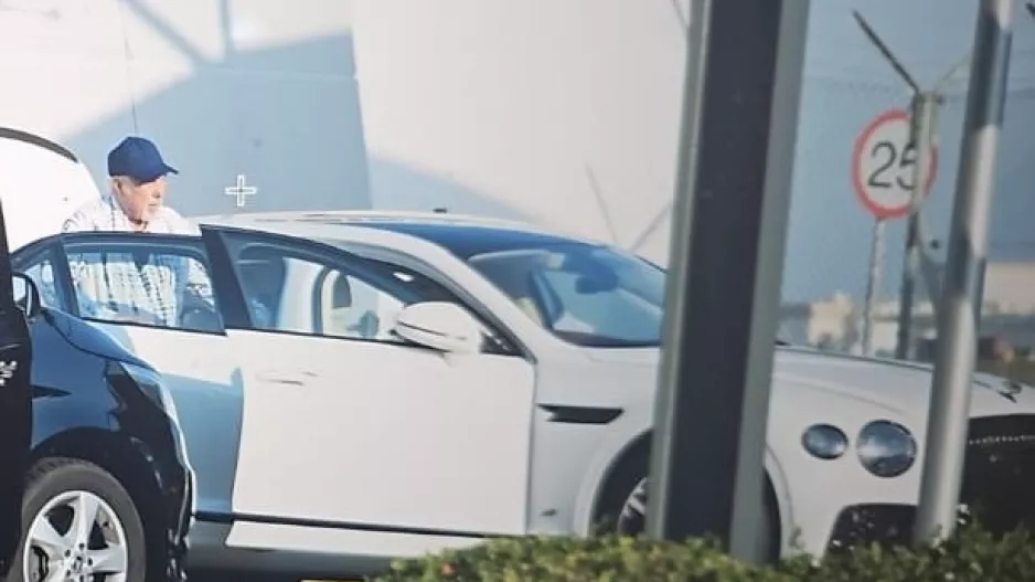 Μία lady για ένα SIR. H BENTLEY Cyprus μετέφερε τον Sir Tom Jones στην Κύπρο