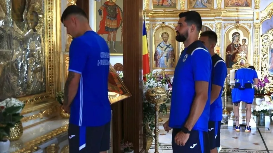 (Πιθανή αντίπαλος ΑΕΚ) Πριν τον τελικό... άναψαν κεριά (φώτος)