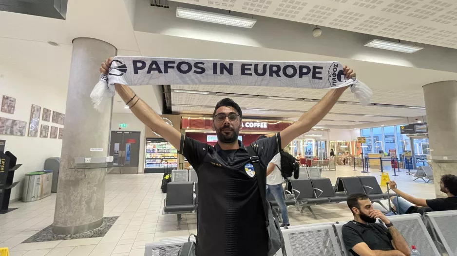 ΦΩΤΟΣ/Ευδιάθετοι οι φίλαθλοι