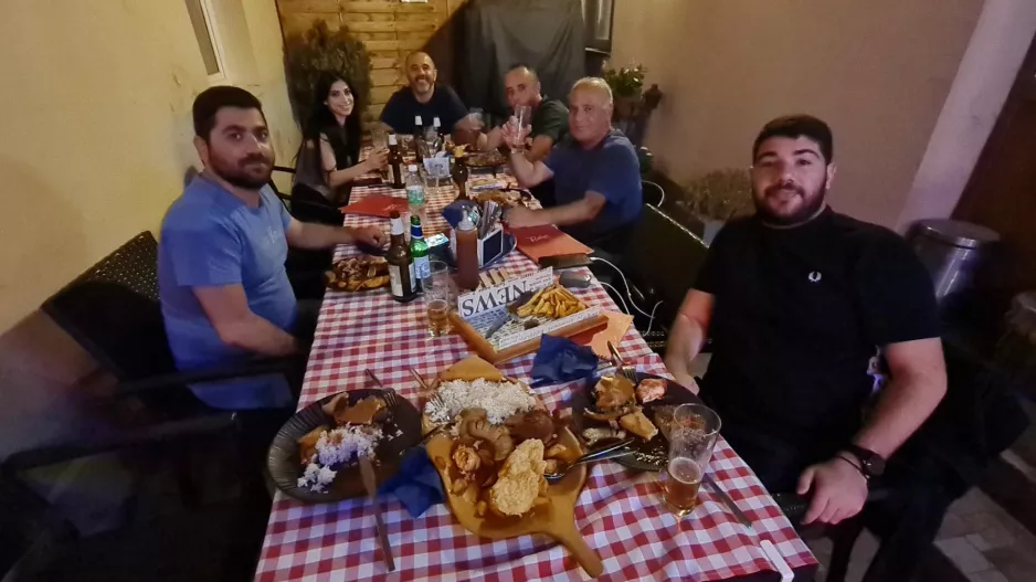 (Φώτος) Δείπνο στους δημοσιογράφους