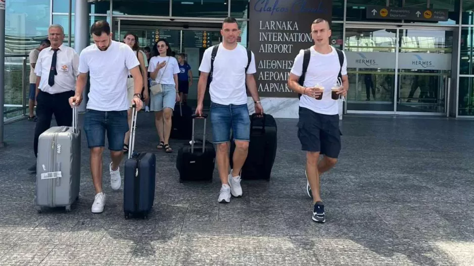 Τριπλή... άφιξη στη Λάρνακα! 