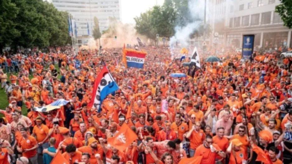 Ο αριθμός των Ολλανδών που αναμένονται στη Γερμανία για τον ημιτελικό με την Αγγλία!