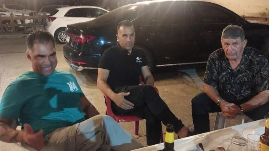 Ο καθένας την δουλειά του.... 