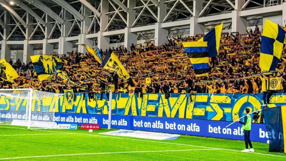 ΘΥΡΑ 3: "Να αντιληφθούν ότι ο κόσμος της ΑΕΛ απαιτεί να βλέπει λυσσασμένα λιοντάρια"
