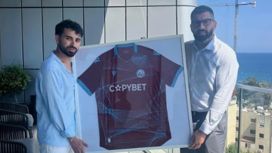 Δώρο η φανέλα... στον μεγάλο χορηγό 