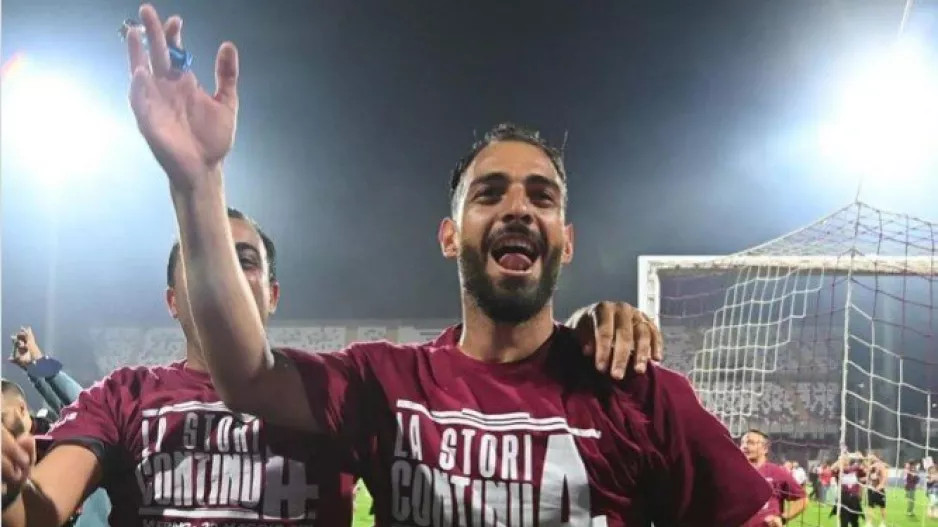 Κάστανος/ Αποχαιρέτησε την Σαλερνιτάνα και ανακοινώθηκε απ' τη νέα του ομάδα