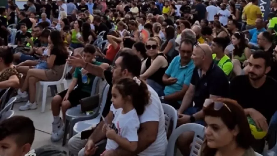 Αρκετός κόσμος για τα 30χρονα! (Βίντεο)
