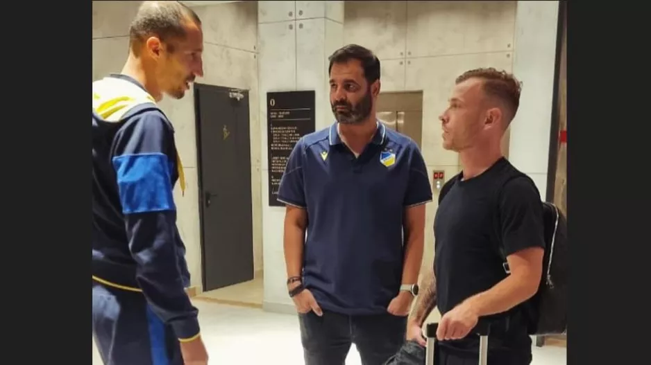 (Λεπτομέρεια) Η συμβολική υποδοχή από τον Πέτροβιτς