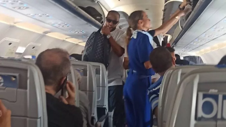 Στο αεροπλάνο ο Ελ Αραμπί