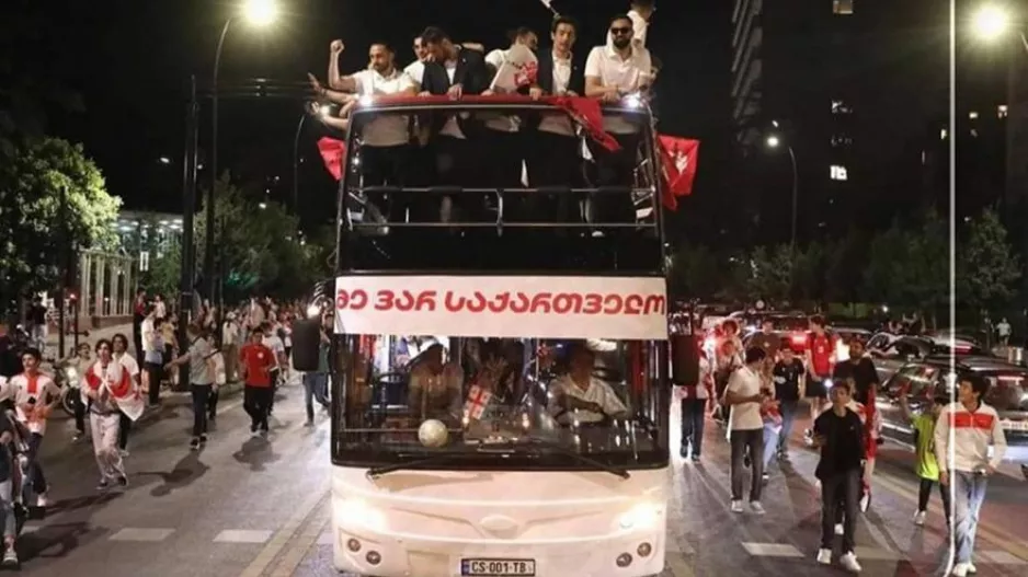 (Bίντεο) Υποδοχή ηρώων για τους Γεωργιανούς στην Τιφλίδα!