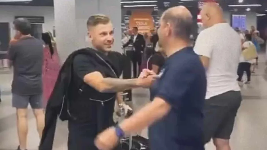 (ΦΩΤΟ) ΑΠΟΕΛ/Αφίχθηκε ο Μάγιερ  