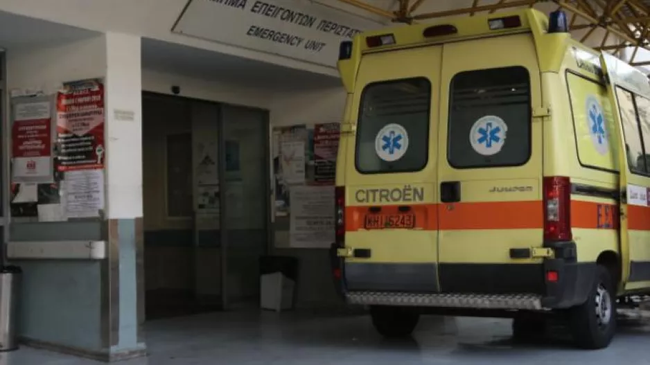 Απίστευτη τραγωδία: Τσούλησε το αυτοκίνητό του, παρέσυρε και σκότωσε τη μητέρα του