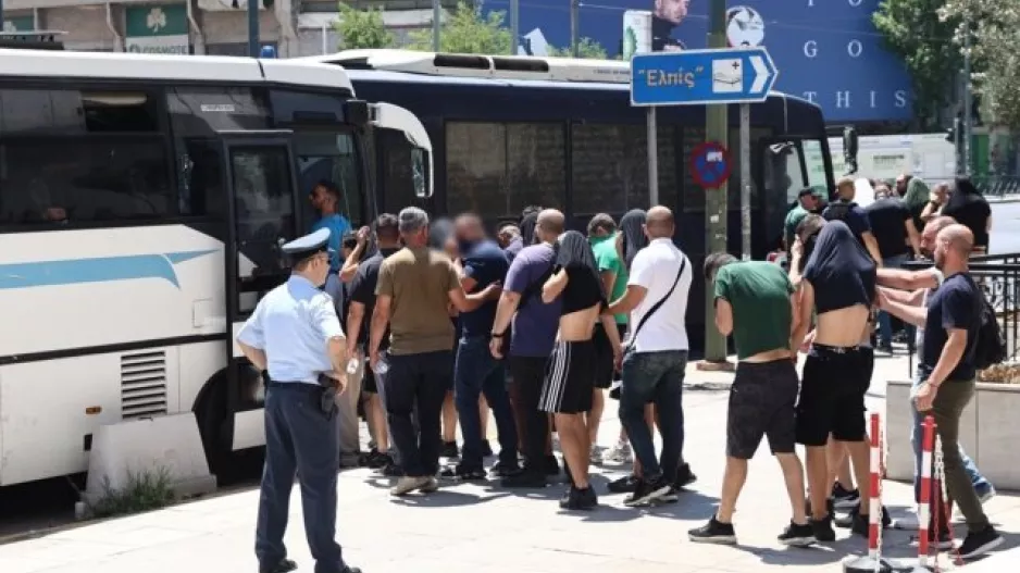 (ΒΙΝΤΕΟ) Η στιγμή της συμπλοκής των οπαδών του ΠΑΟ πριν το φιλικό με την ΑΕΚ