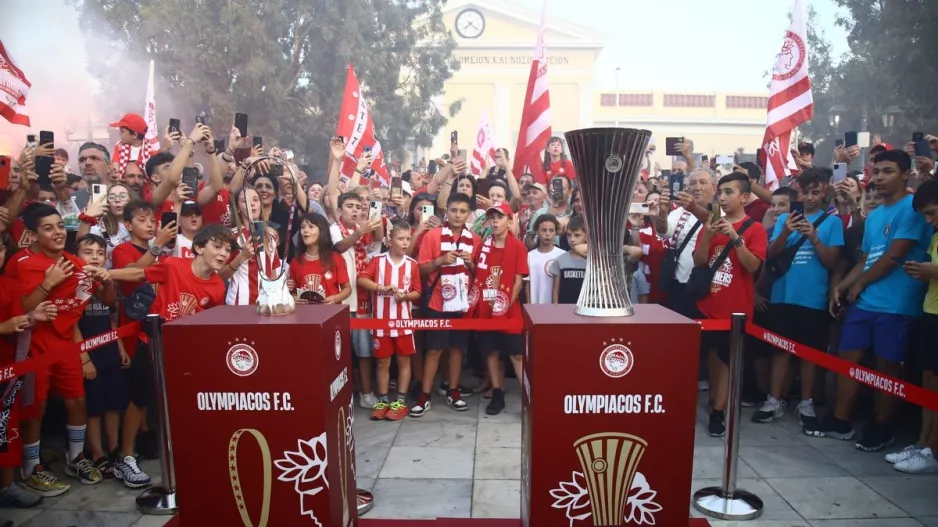 Ολυμπιακός: Όμορφες εικόνες και στην Άνδρο για τα ευρωπαϊκά τρόπαια