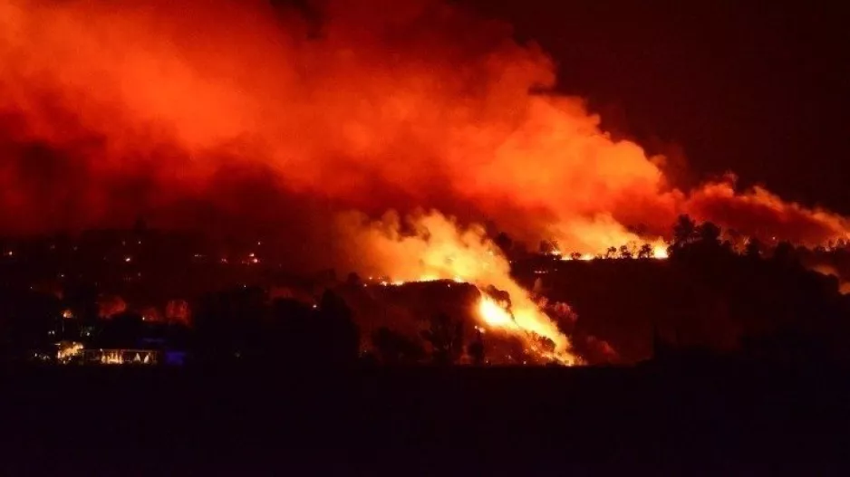 Κόλαση στην Καλιφόρνια-Χιλιάδες άνθρωποι εγκατέλειψαν τα σπίτια τους