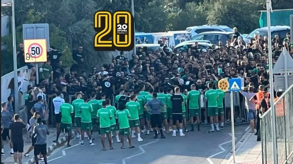 (ΦΩΤΟΣ Kerkida)  Παίκτες και ΘΥΡΑ 9... έγιναν ένα, για το ιστορικό 1ο ματς στα... σαλόνια