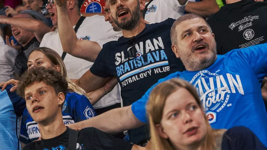 ΦΩΤΟΣ και ερώτημα από Σλόβαν πριν... ΑΠΟΕΛ