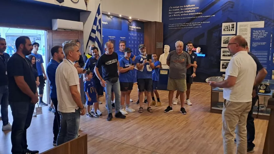 Αναμνηστική πλακέτα και ευχαριστίες προς την Ανόρθωση
