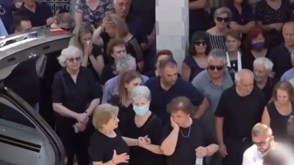 Βαρύ πένθος στην κηδεία του 48χρονου που πέθανε από τσίμπημα αράχνης 