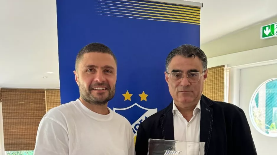 Γεύμα και ανταλλαγή δώρων