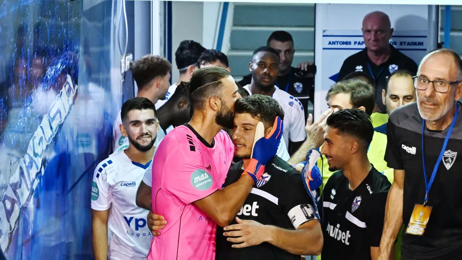 Το φιλί του Λόρια στον Κωστάκη!