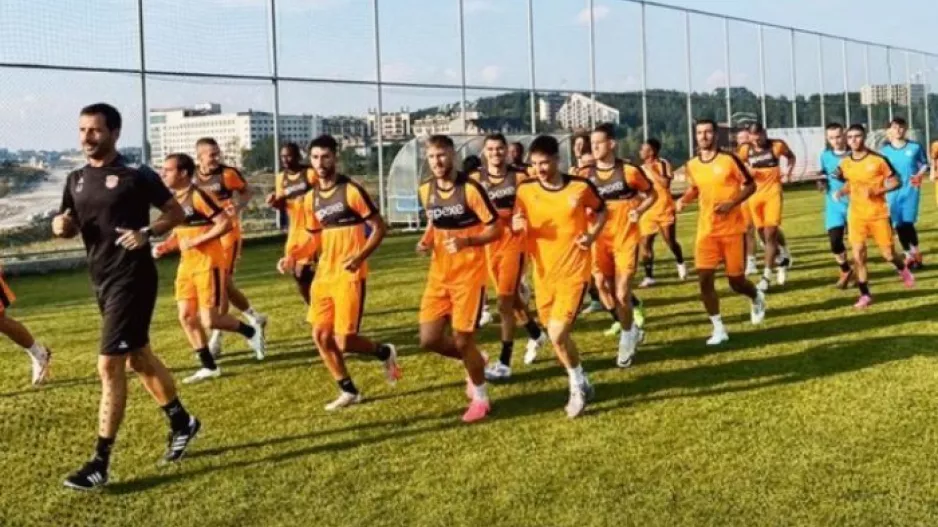 Καρμιώτισσα για Ομόνοια 