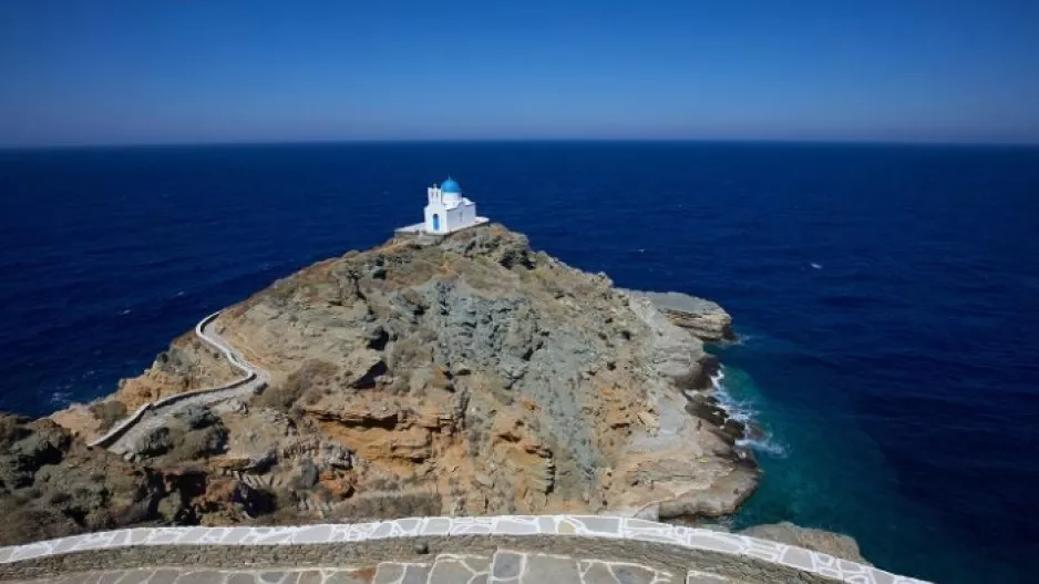 Το εκκλησάκι στη Σίφνο και οι Επτά Μάρτυρες που κοιμήθηκαν και ξύπνησαν μετά από 200 χρόνια!