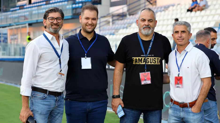 Χαμόγελα και... "ευχή"