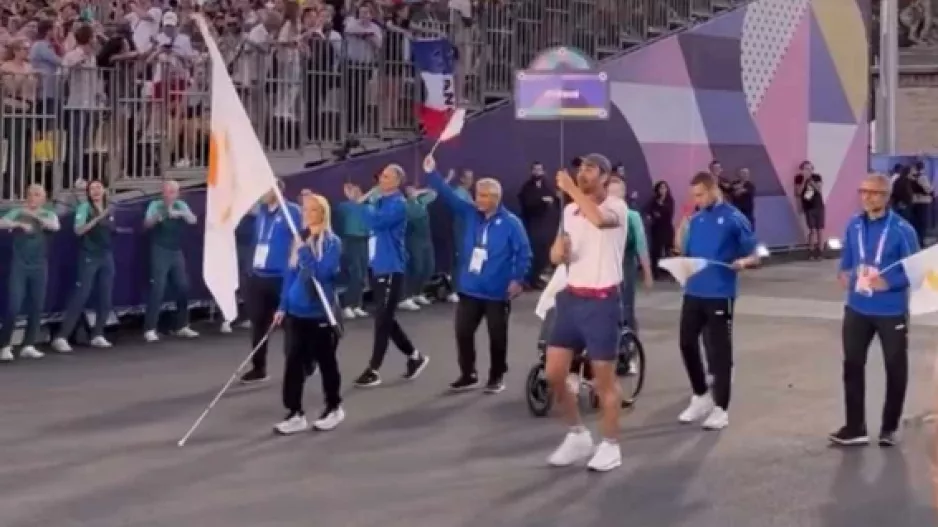 Η σημαιοφόρος Καρολίνα, στην τελετή έναρξης (φώτος)