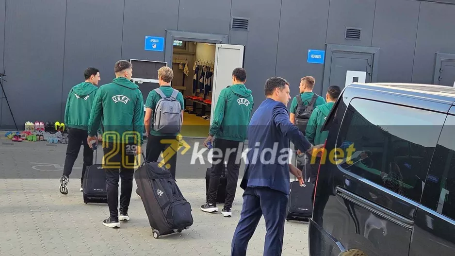 Έφτασαν οι διαιτητές του RFS-ΑΠΟΕΛ (Φώτος Kerkida)