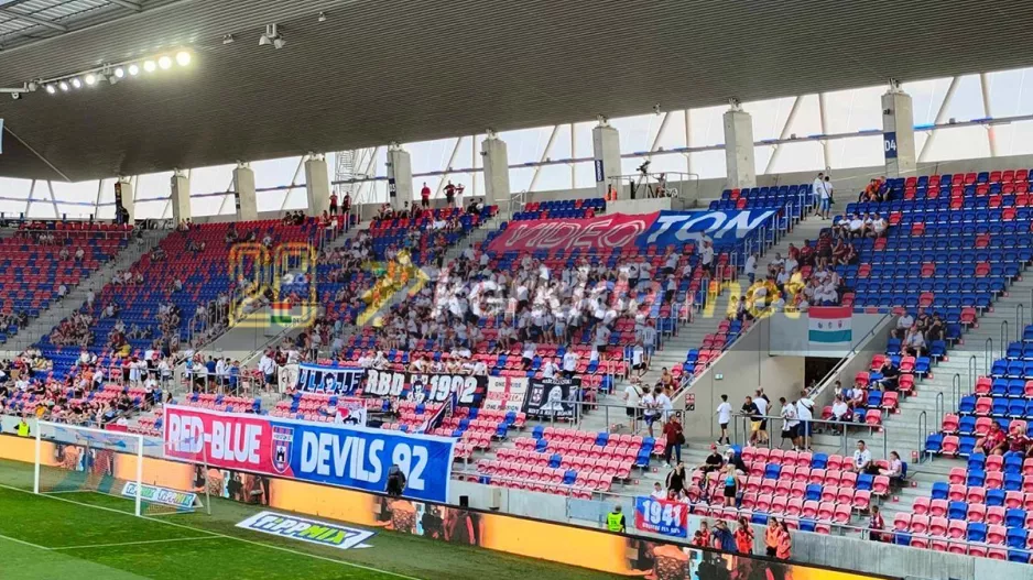 Λίγος ο κόσμος στο "Sóstói Stadium" (Φώτος Κερκίδα)