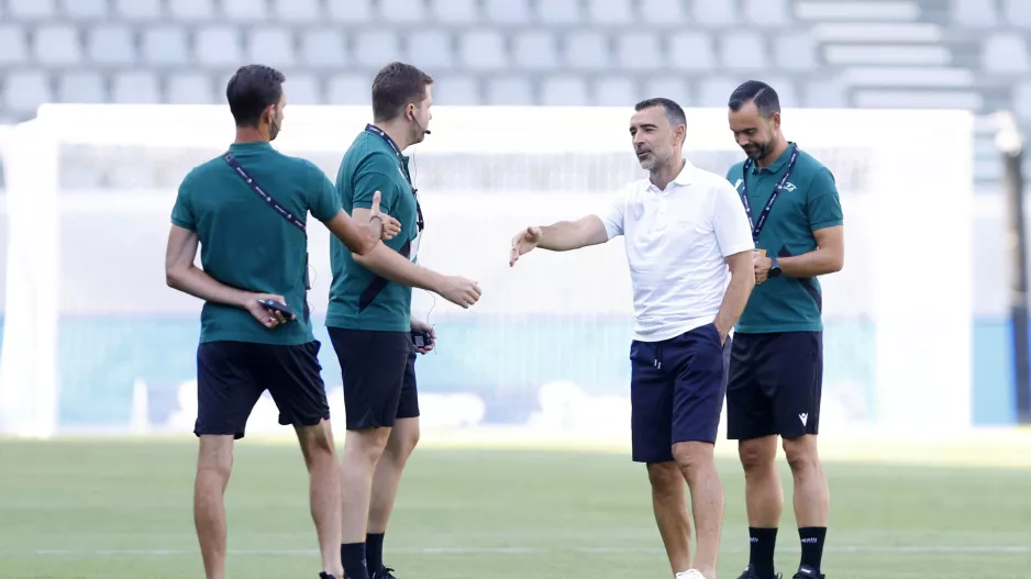 Χειραψία με... ΡΕΦ