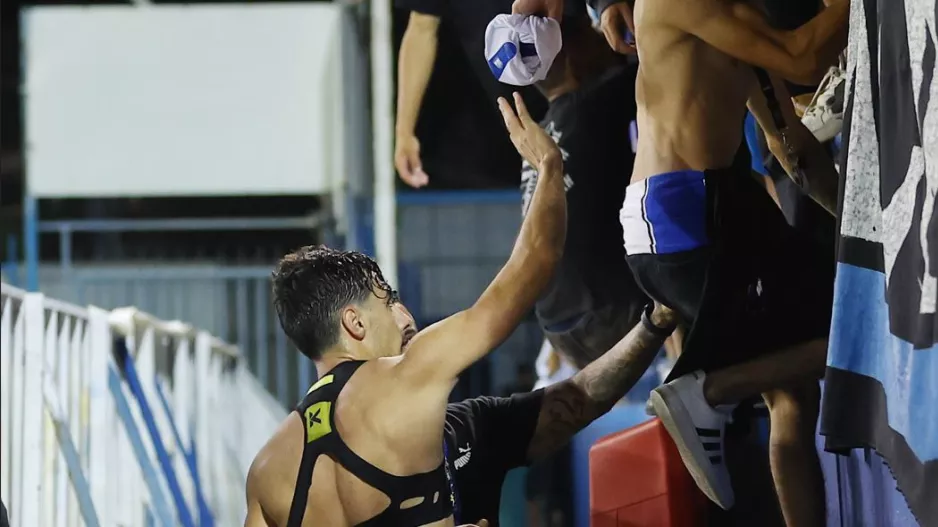 ΔΩΡΟ σε ΦΥΓΑ από Βούρο