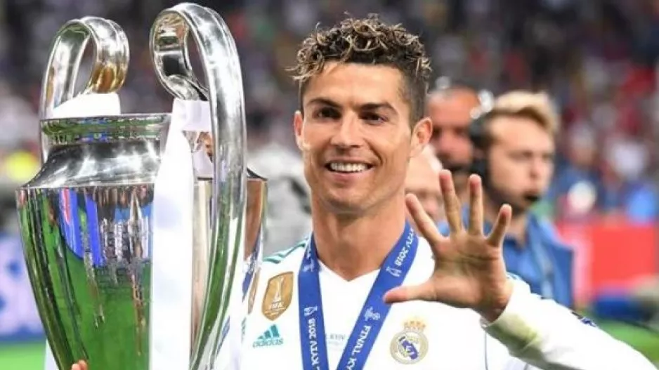 Τιμή στον κορυφαίο: Η UEFA βραβεύει τον Κριστιάνο