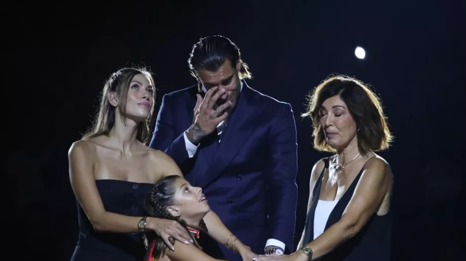 Δάκρυα συγκίνησης από Πρίντεζη- Στον ουρανό του ΣΕΦ η φανέλα με το "15" (βίντεο)