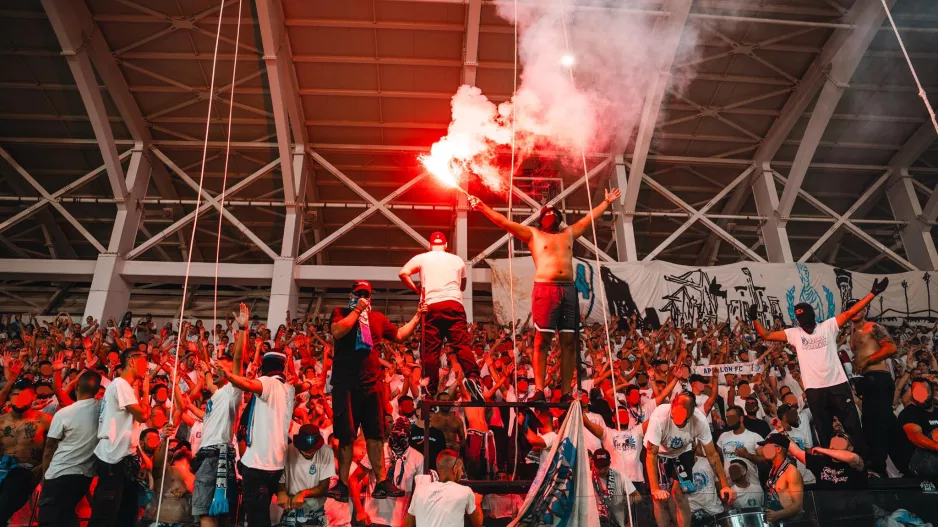 "Στο ίδιο έργο θεατές! Αυτή η έκφραση δηλώνει περίτρανα το τι αισθάνεται ολόκληρο το νησί"