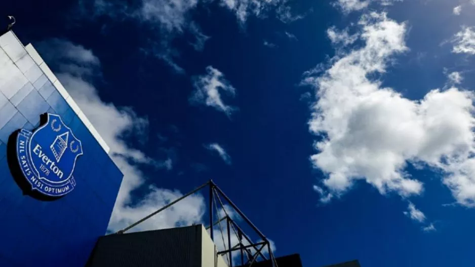 Αγοράζει το πλειοψηφικό πακέτο μετοχών της Έβερτον
