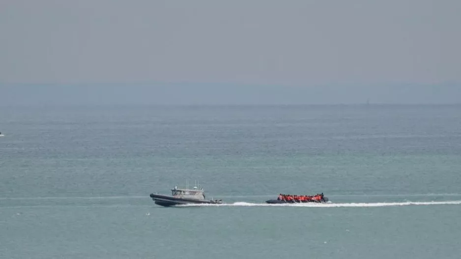 Ναυάγιο στη Μάγχη: Τουλάχιστον οκτώ μετανάστες έχασαν τη ζωή τους όταν βυθίστηκε η βάρκα τους