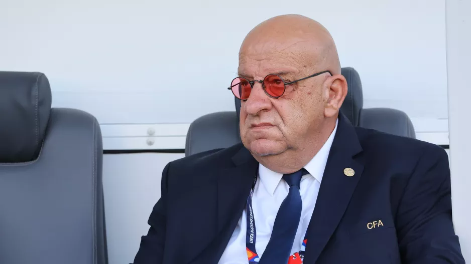 Τα βλέπει ο Κούμας... 
