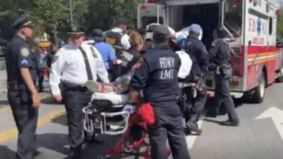 Νεκροί τουλάχιστον 6 άνθρωποι από πυροβολισμούς σε παρέλαση στη Νέα Υόρκη (Βίντεο)