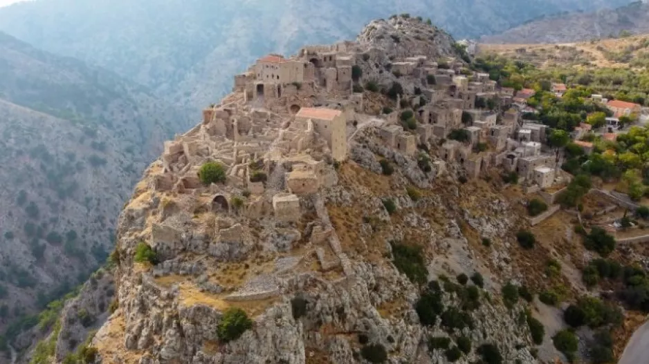 Ο «Μυστράς του Αιγαίου» που ερήμωσε με τη σφαγή της Χίου