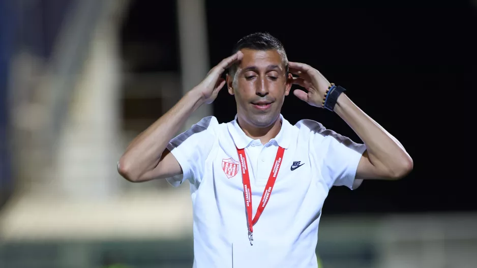 3-2 Ή 2-3;