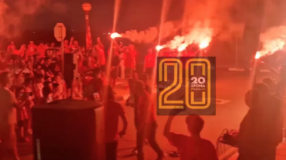 (ΒΙΝΤΕΟ/ΦΩΤΟΣ kerkida)  Pyro-show για τα ευρωπαϊκά του Ολυμπιακού στη Δερύνεια!