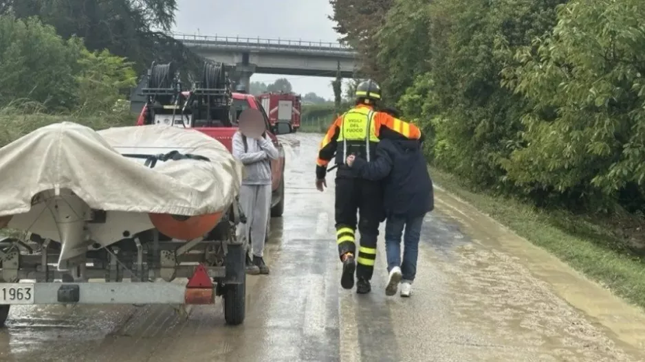 Σφοδρή κακοκαιρία στην Τοσκάνη, αγνοούνται ένα νεογέννητο μωρό και η γιαγιά του