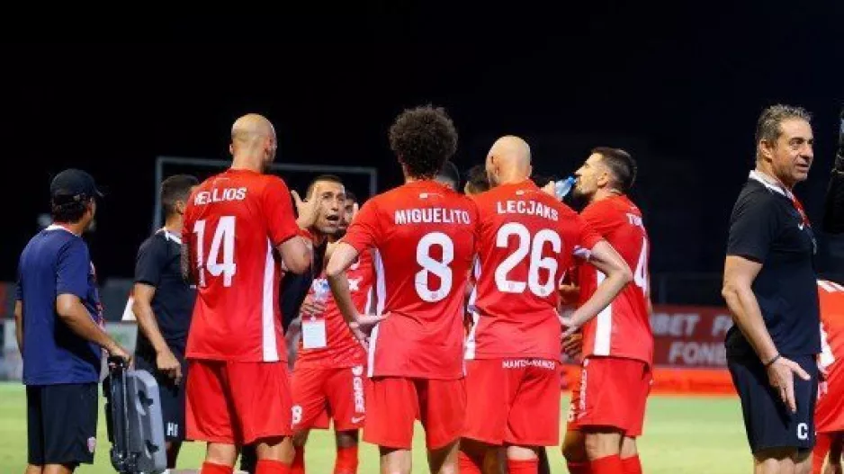 Η ανάλυση της πρώτης ερυθρόλευκης παρουσίας  