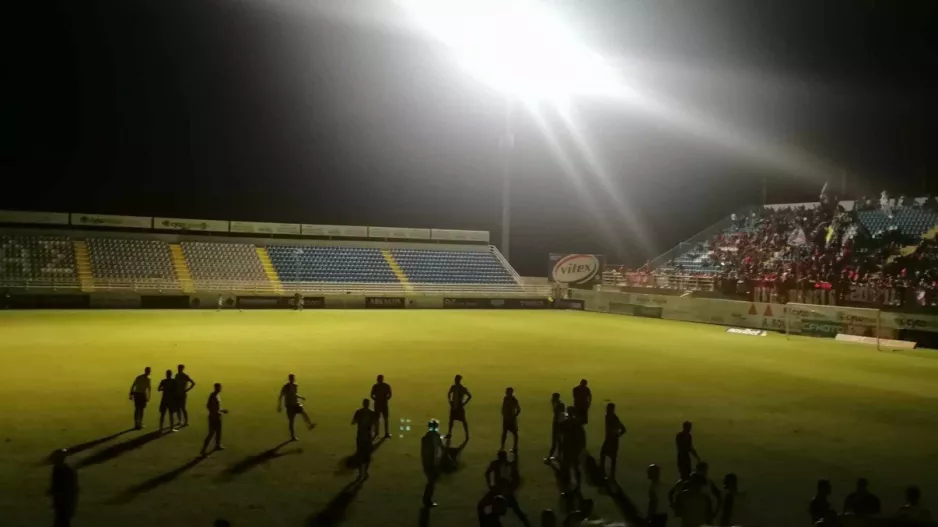 Εικοσάλεπτη διακοπή λόγω προβλήματος στους προβολείς  (φώτος)