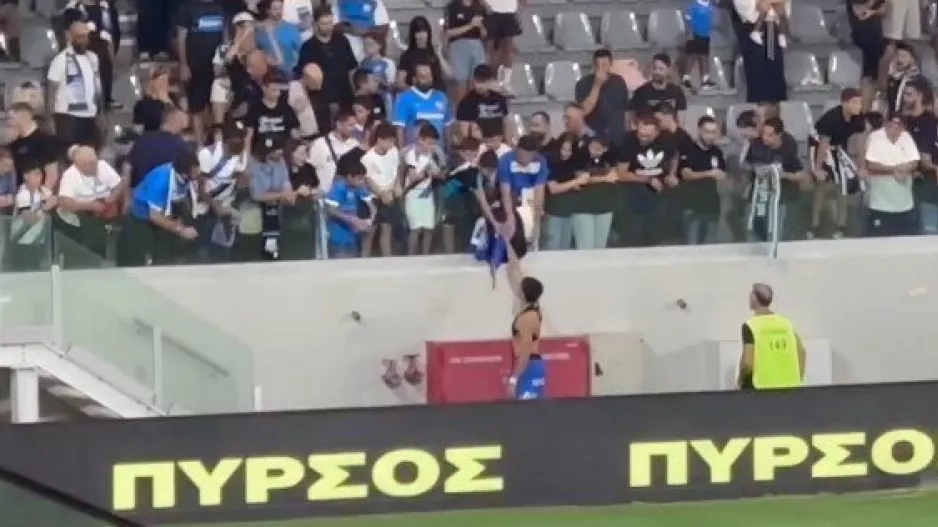(Βίντεο kerkida) Τους ευχαρίστησε ο Βούρος με… φανέλα! 