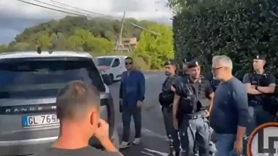Οπαδοί στο προπονητικό και... κράξιμο!